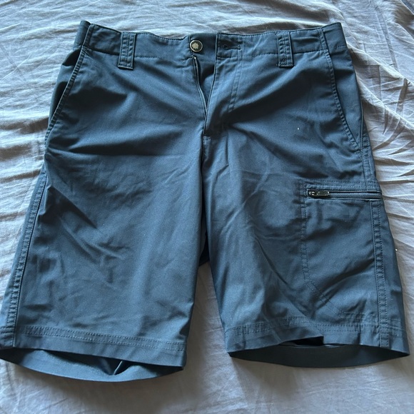 ZeroXposur Men's Dark Gray Cargo Shorts - Picture 1 of 2